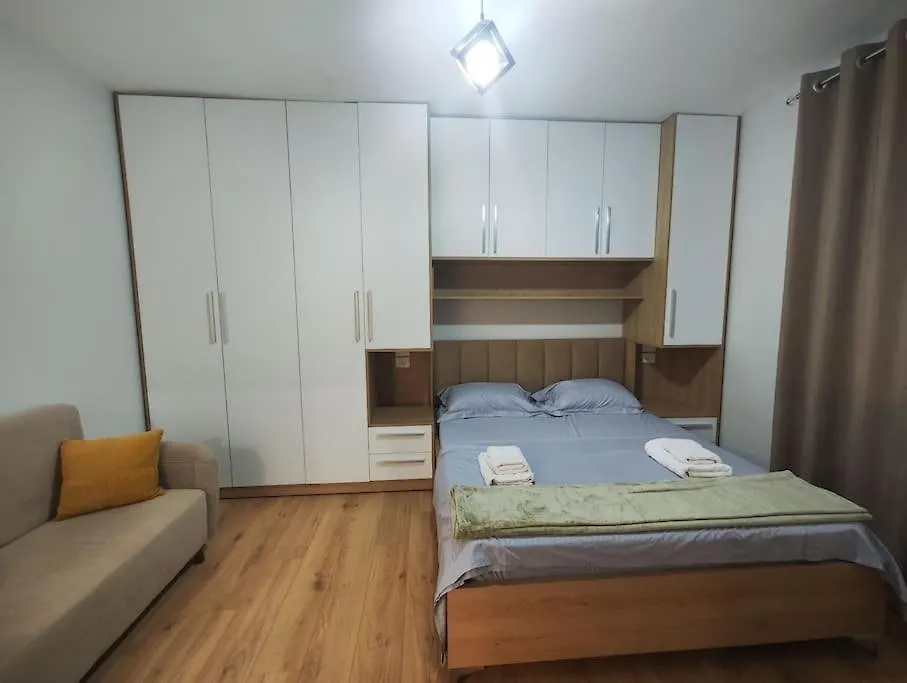 Starlight Downtown Apartment 地拉那 阿尔巴尼亚