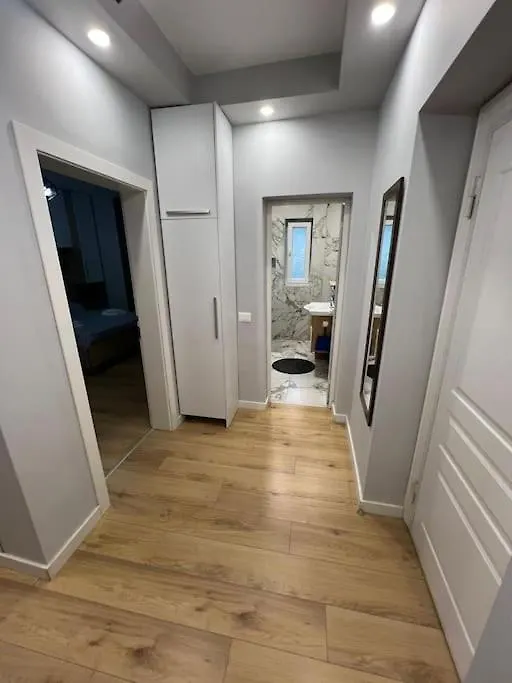 Starlight Downtown Apartment 地拉那