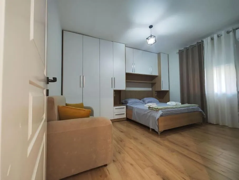 Starlight Downtown Apartment 地拉那