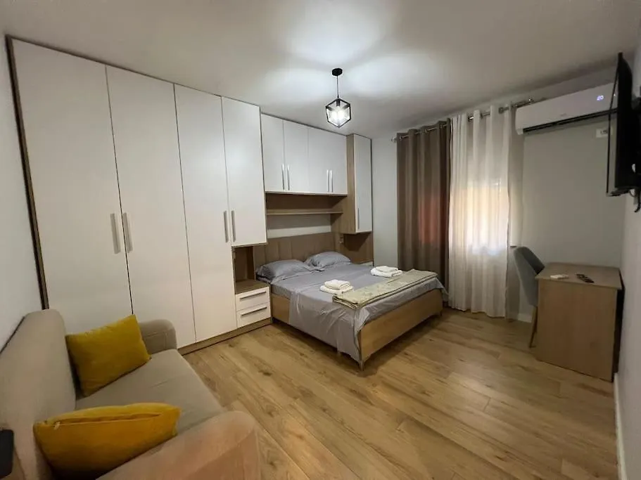 Starlight Downtown Apartment 地拉那
